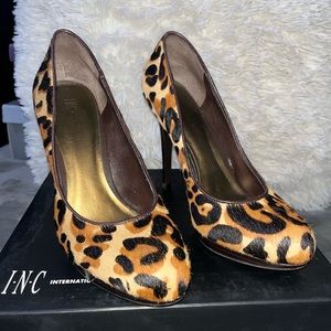 INC Leopard pumps